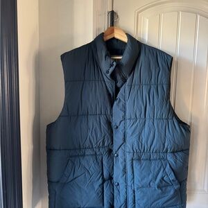 GAP Men's Navy Puffer Vest